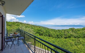 Apartment (A4) | Balcony