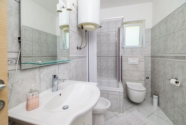 Apartment (A1) | Bathroom