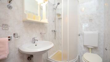 Bathroom | Shower