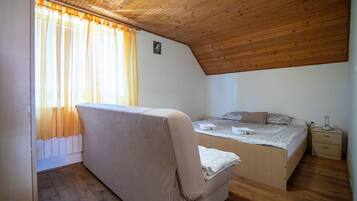 3 bedrooms, iron/ironing board, free WiFi