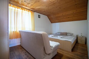 3 bedrooms, iron/ironing board, free WiFi - House Marijana (Plitvicka Jezera)