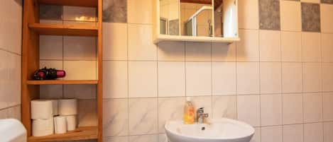 Salle de bain | Douche, séchoir à cheveux