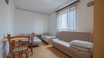 3 slaapkamers, een strijkplank/strijkijzer, gratis wifi