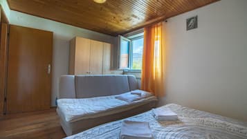 3 bedrooms, iron/ironing board, free WiFi