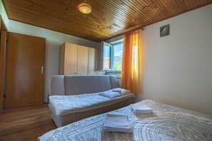 3 chambres, fer et planche à repasser, Wi-Fi gratuit