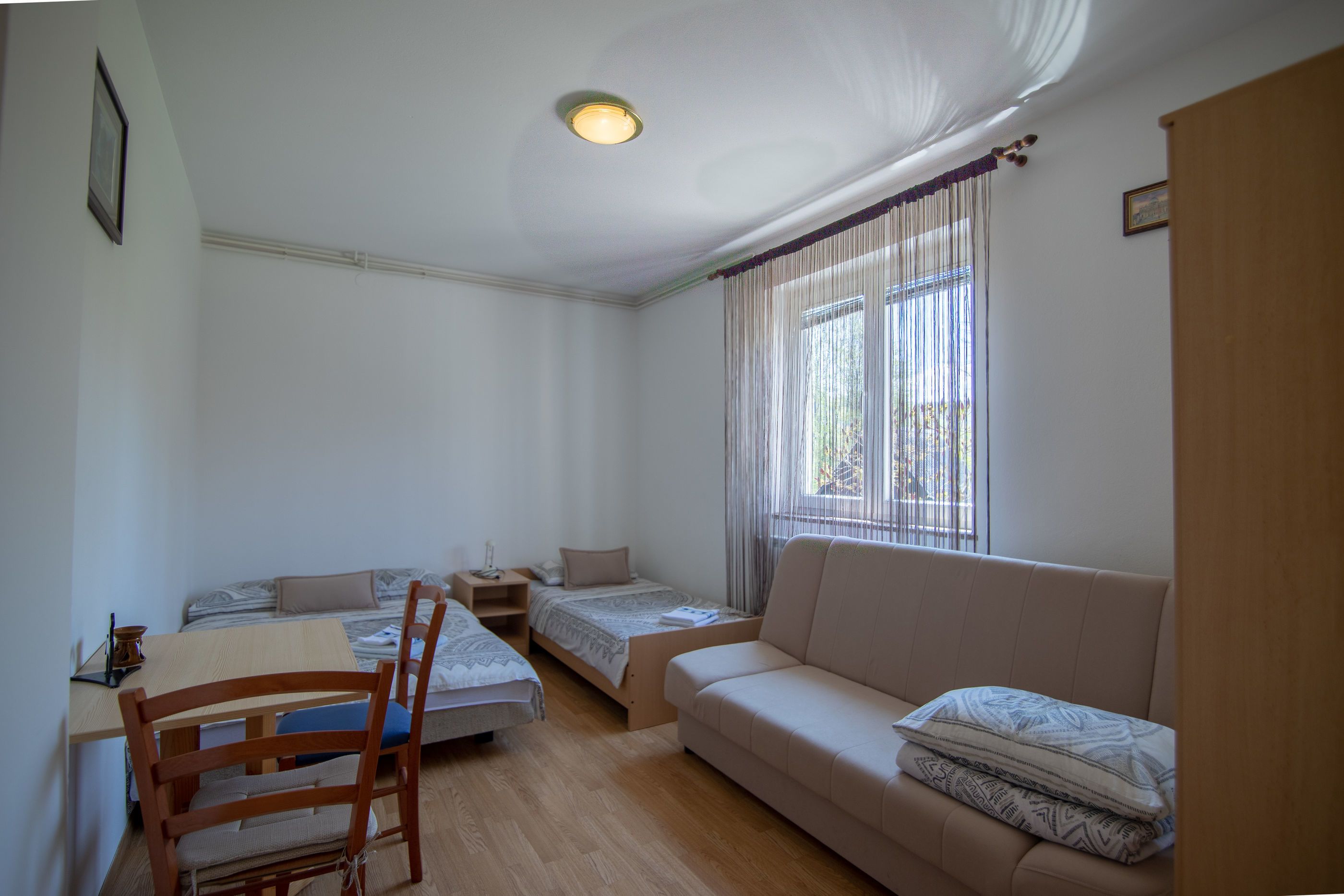 3 bedrooms, iron/ironing board, free WiFi