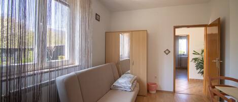 3 bedrooms, iron/ironing board, free WiFi