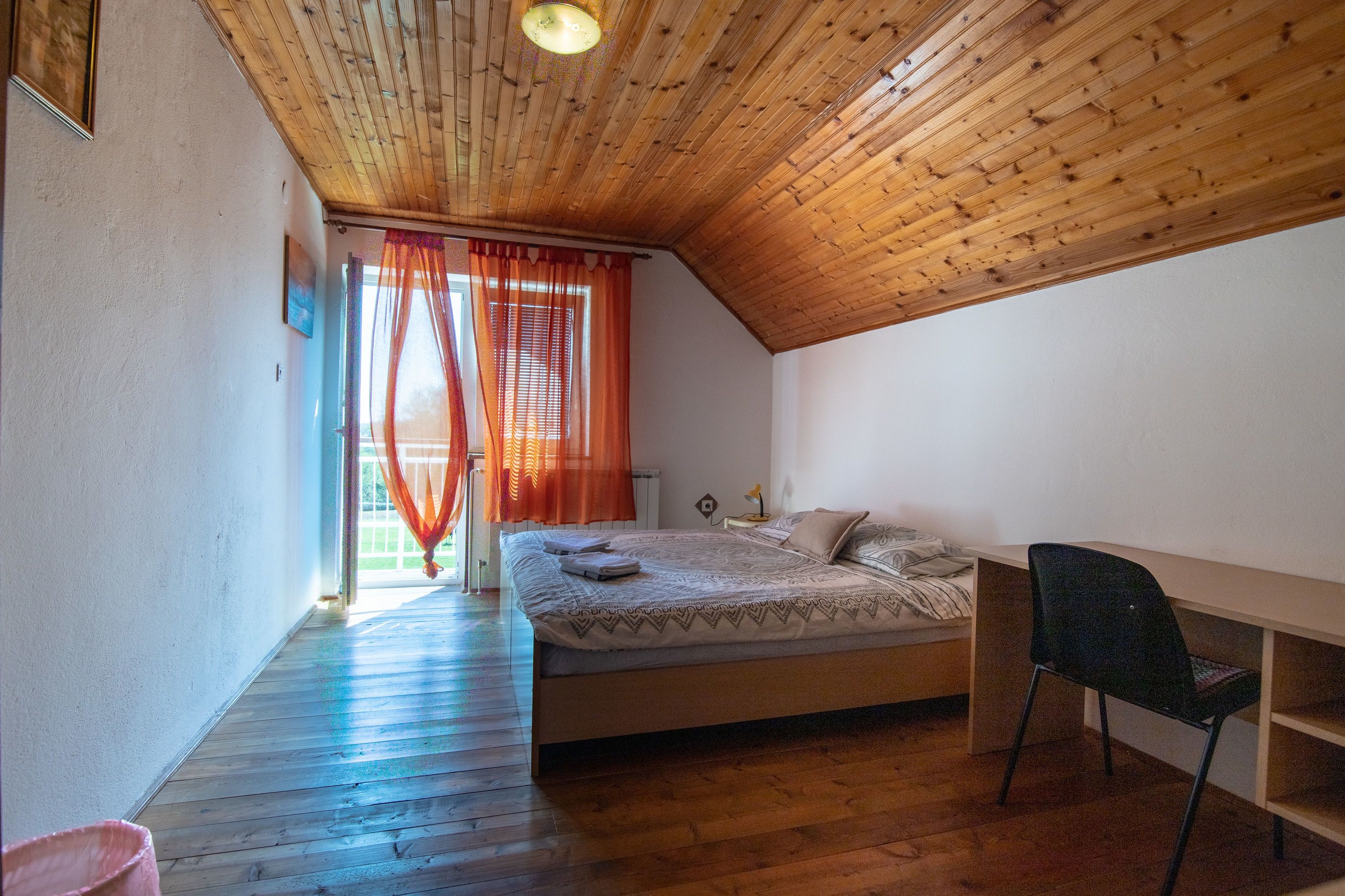 3 habitaciones, tabla de planchar con plancha y wifi gratis 