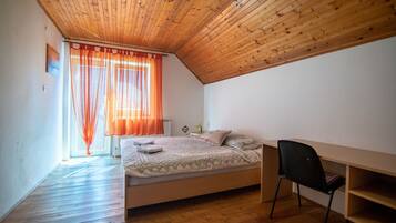 3 bedrooms, iron/ironing board, free WiFi