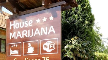 Breakfast (EUR 6 per person)