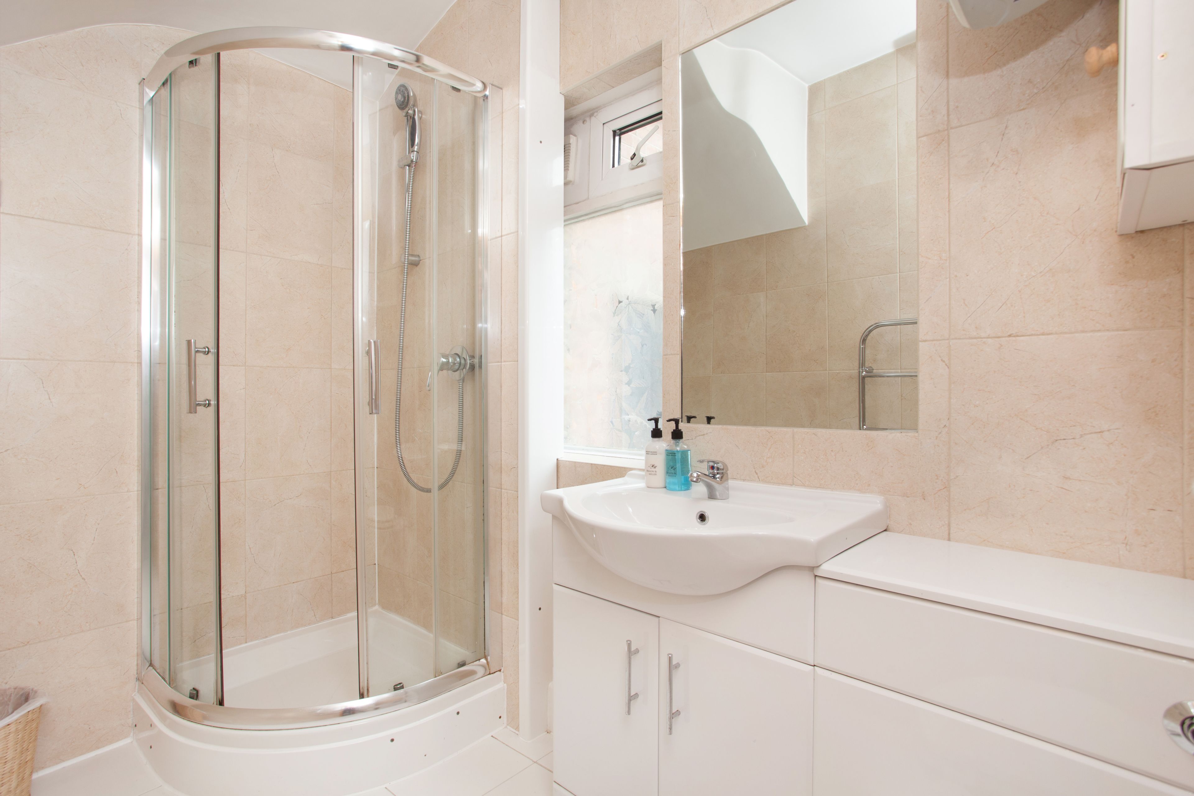 Appartement | Douche de la salle de bain