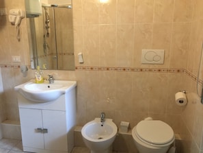 Classic Apartment | Bathroom