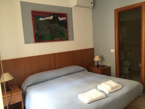 Classic Apartment | Free WiFi, bed sheets - Near Termini Station (Rome)