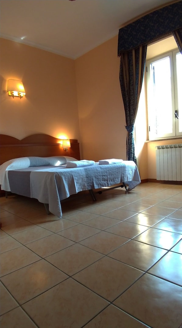 Chambre Double Classique (54) | Wi-Fi gratuit, draps fournis