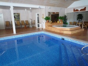 Piscina interna, piscina externa sazonal