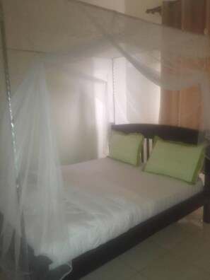 Double Room | Desk, blackout drapes, soundproofing, bed sheets - Coffee Tourist Motel (Kampala)