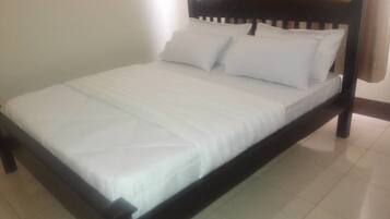 Double Room | Desk, blackout drapes, soundproofing, bed sheets