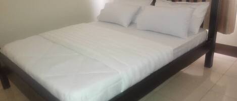 雙人房 | 書桌、遮光布/窗簾、隔音、床單