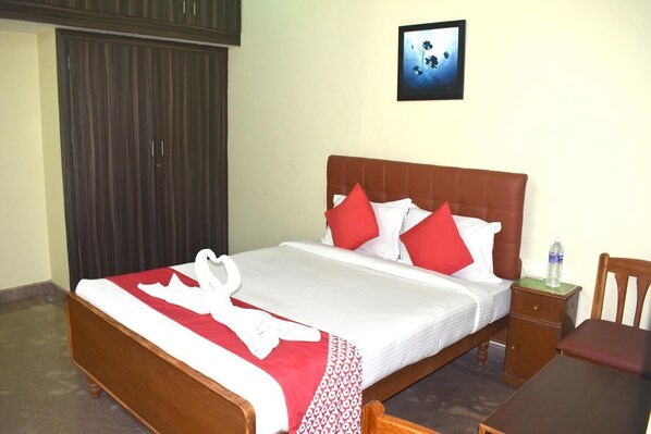 Soundproofing, iron/ironing board, rollaway beds, free WiFi - Star Residency (Tiruchirappalli)