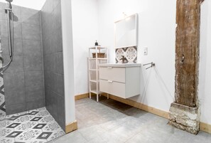 Een douche, een haardroger