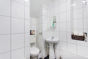 Basic Double Room, 2 Double Beds, Non Smoking | Bathroom | Combined shower/bathtub, hair dryer, towels, shampoo - Cosy High Floor Studio Greek Street Soho (London)