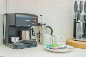 Coffee and/or coffee maker - Cosy High Floor Studio Greek Street Soho (London)