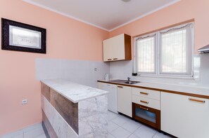 Cuisine privée | Réfrigérateur, surface de cuisson, lave-vaisselle