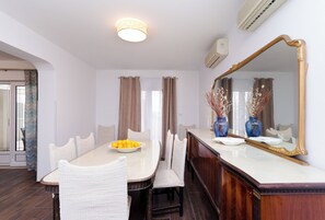 Apartment (A1) | Dining