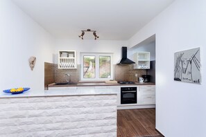 Apartment (A1) | Private kitchen | Fridge, stovetop, dishwasher, cookware/dishes/utensils - Apartments Milan (Marcana)