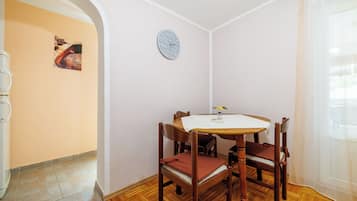 Apartment (A1) | Dining