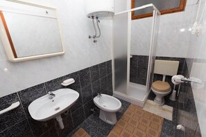 Apartment (A1) | Bathroom