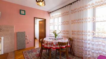 Apartment (A2) | Speisen