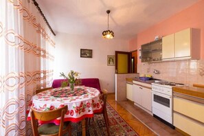 Apartment (A2) | Private kitchen