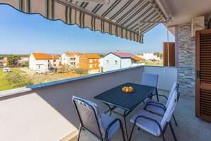 Căn hộ (A1) | Ban công