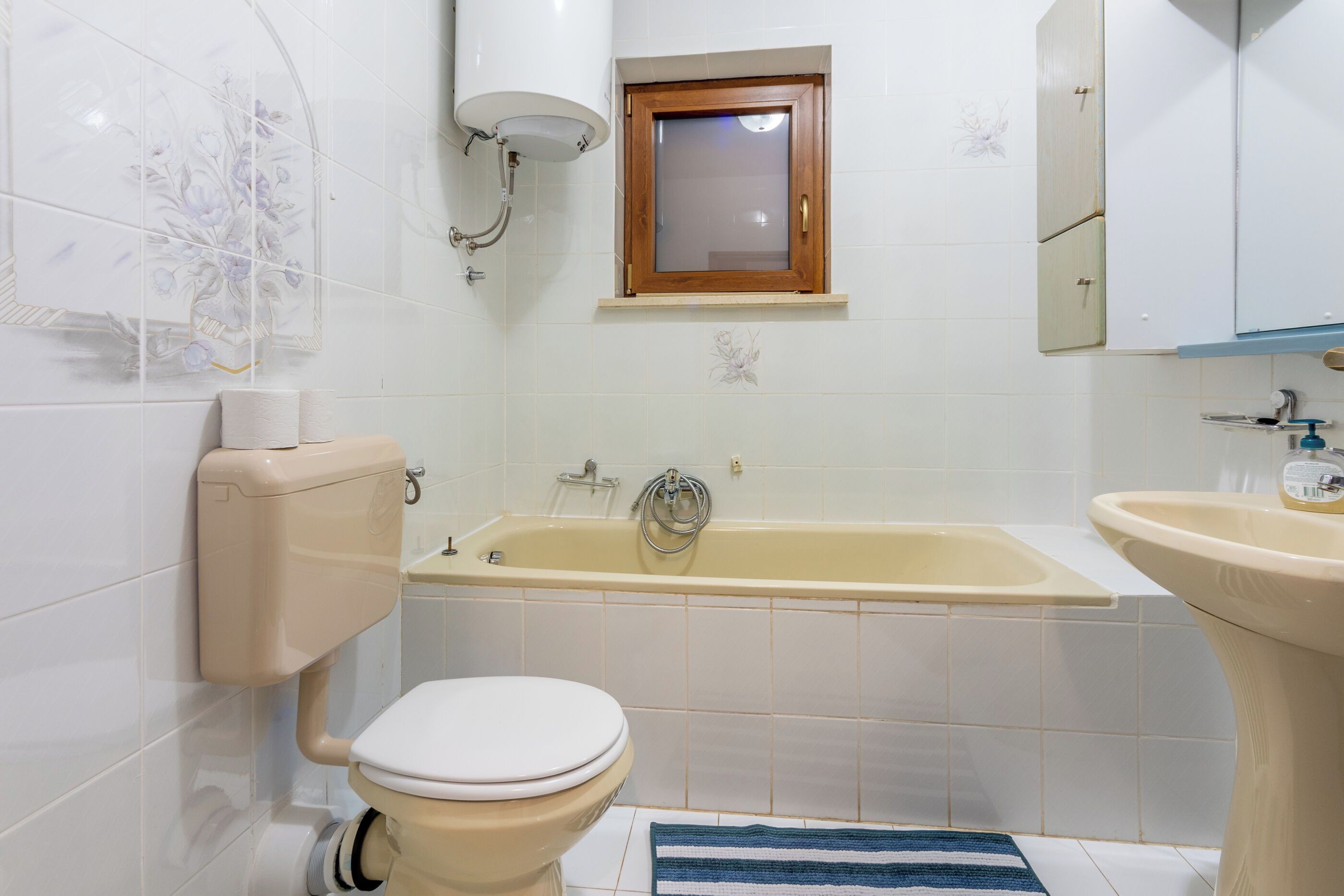 Apartment (A1) | Bathroom | Shower, hair dryer
