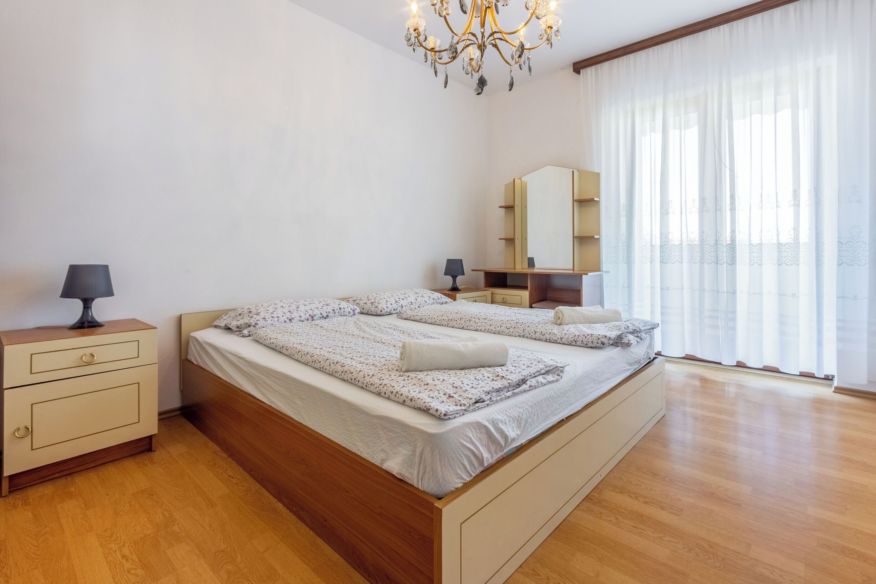 Apartamento (A1) | 1 quarto, cofres nos quartos, Wi-Fi de cortesia, roupa de cama
