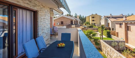 Apartment (A1) | Balkon