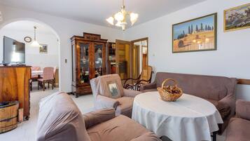 Appartement (A1) | Salle de séjour | Télévision