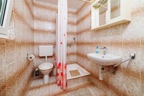 Apartment (A1) | Bathroom