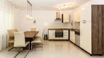 Private kitchen | Mini-fridge