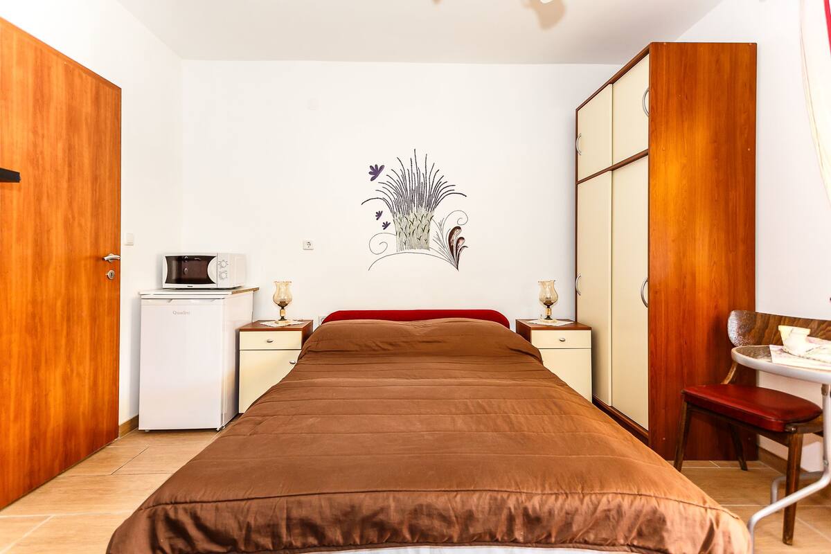 8 bedrooms, WiFi (free)