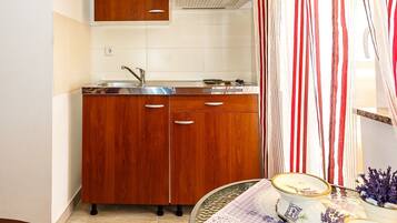 Private kitchen | Fridge, microwave, stovetop, espresso maker