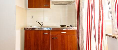 Cuisine privée | Réfrigérateur, micro-ondes, plaque de cuisson, machine à expresso