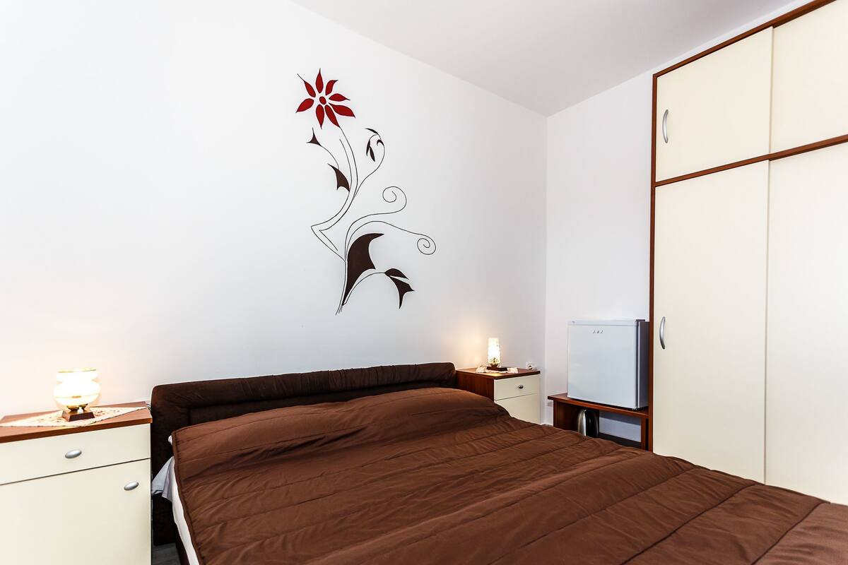 8 bedrooms, WiFi (free)