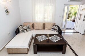 Living room - Apartments and Rooms Gordana (Malinska-Dubasnica)