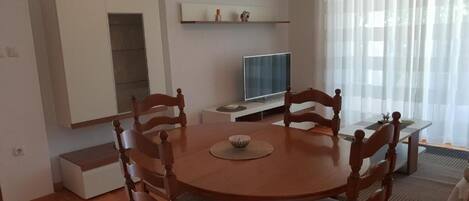 Apartment (A1) | Dining