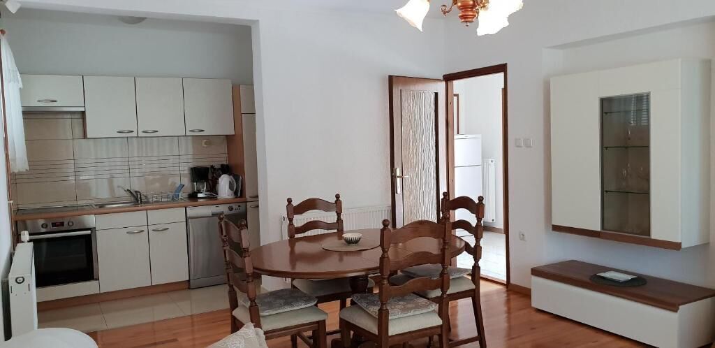 Apartment (A1) | Eigene Küche | Kühlschrank, Herdplatte, Geschirrspüler