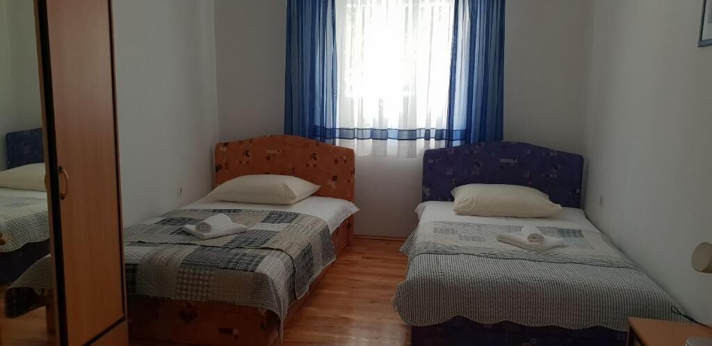 1 habitación y ropa de cama 