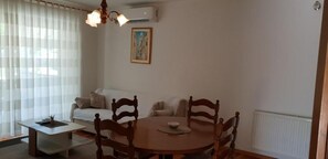Apartment (A1) | Dining