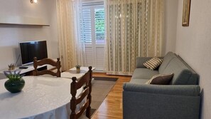 Apartment (A1) | Dining